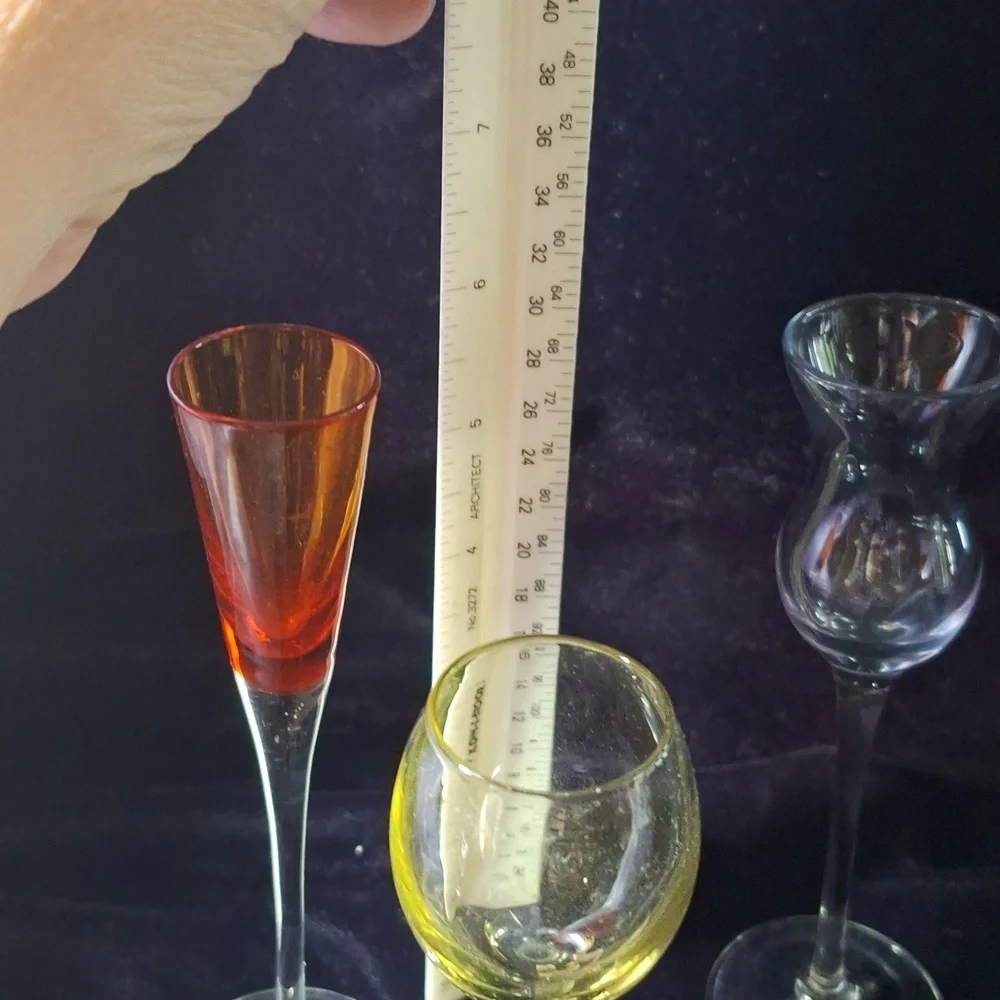 COLORFUL CORDIAL STEMMED GLASSES